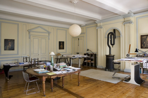 Intérieur, premier étage : vue d'ensemble de l'antichambre depuis l'entrée, de trois quarts. © Région Bourgogne-Franche-Comté, Inventaire du Patrimoine