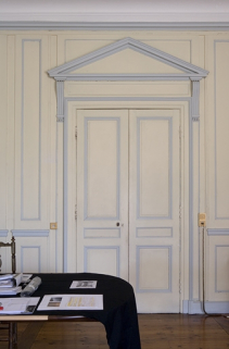 Intérieur, premier étage : antichambre, détail de la porte donnant accès au salon. © Région Bourgogne-Franche-Comté, Inventaire du Patrimoine