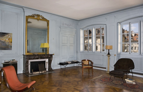 Intérieur, premier étage : vue d'ensemble du salon depuis l'entrée. © Région Bourgogne-Franche-Comté, Inventaire du Patrimoine