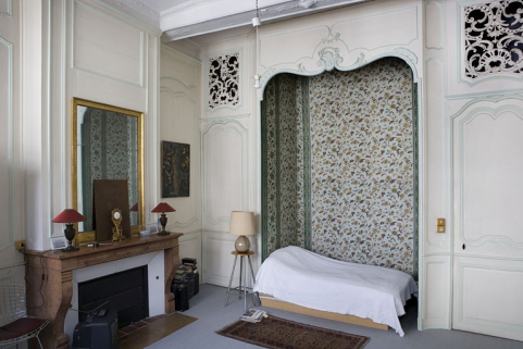 Intérieur, premier étage : vue d'ensemble de la chambre sur rue, à droite du salon. © Région Bourgogne-Franche-Comté, Inventaire du Patrimoine