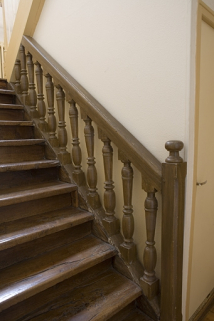 Intérieur, premier étage : détail de l'escalier secondaire conduisant à l'étage de comble. © Région Bourgogne-Franche-Comté, Inventaire du Patrimoine