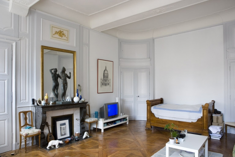 Intérieur, premier étage : vue d'ensemble de la chambre à gauche du salon. © Région Bourgogne-Franche-Comté, Inventaire du Patrimoine