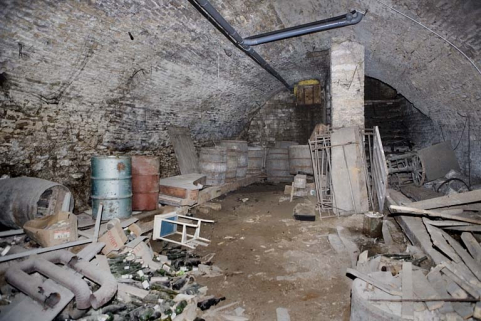 Intérieur, sous-sol : vue de la cave gauche, depuis l'entrée. © Région Bourgogne-Franche-Comté, Inventaire du Patrimoine