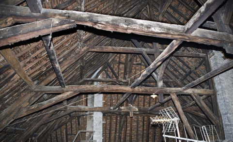 Intérieur, comble : vue de la charpente depuis l'entrée. © Région Bourgogne-Franche-Comté, Inventaire du Patrimoine