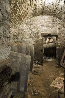 Intérieur, sous-sol : cave droite, partie médiane,vue d'ensemble. © Région Bourgogne-Franche-Comté, Inventaire du Patrimoine