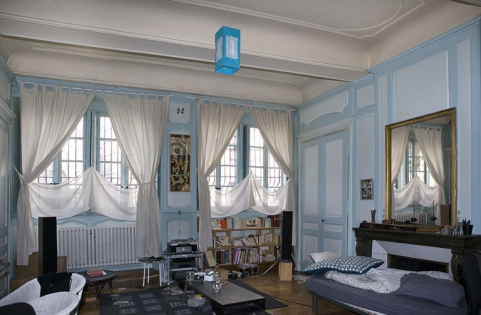 Intérieur, rez-de-chaussée : vue d'ensemble de la chambre sur rue, à gauche du salon. © Région Bourgogne-Franche-Comté, Inventaire du Patrimoine