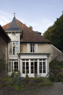 Façade latérale droite : vue rapprochée de face. © Région Bourgogne-Franche-Comté, Inventaire du Patrimoine