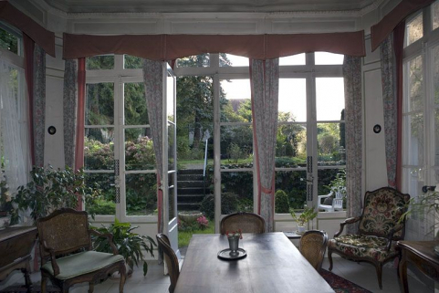 Intérieur : vue d'ensemble de la salle à manger d'été depuis le fond de la pièce. © Région Bourgogne-Franche-Comté, Inventaire du Patrimoine