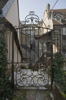 Détail de la grille de la porte de l'escalier isolé. © Région Bourgogne-Franche-Comté, Inventaire du patrimoine