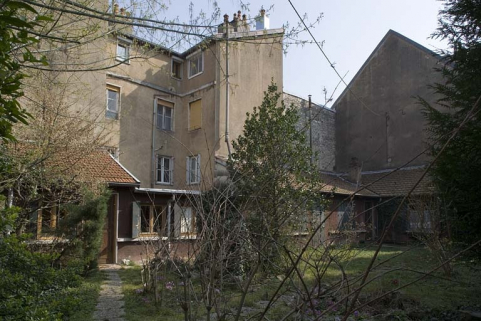 Vue d'ensemble de l'actuel institut de beauté sur la terrasse gallo-romaine. © Région Bourgogne-Franche-Comté, Inventaire du patrimoine