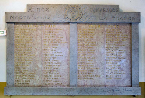 Bâtiment B. Détail de la plaque commémorative aux élèves morts pour la France. © Région Bourgogne-Franche-Comté, Inventaire du patrimoine