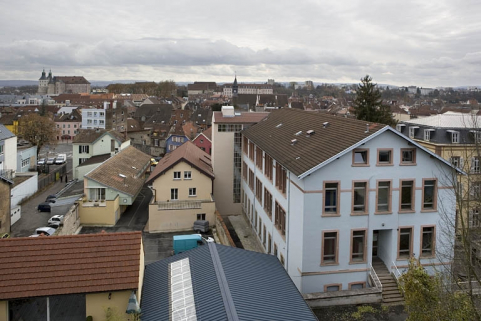 Vue d'ensemble bâtiment B de trois quarts gauche depuis bâtiment C. © Région Bourgogne-Franche-Comté, Inventaire du patrimoine