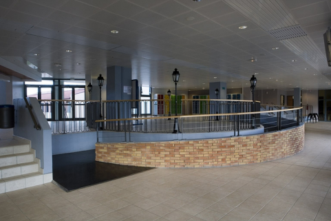 Bâtiment A. Vue du hall d'accueil. Détail. © Région Bourgogne-Franche-Comté, Inventaire du patrimoine