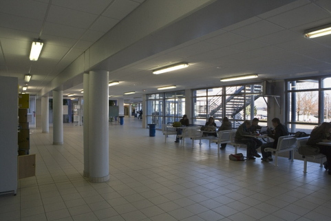 Bâtiment B. Vue du préau couvert. © Région Bourgogne-Franche-Comté, Inventaire du patrimoine