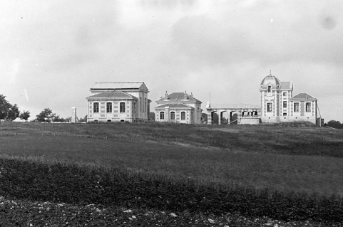 [Le pavillon de l'équatorial coudé vu depuis le sud-est, avant l'installation de la lunette], avant 1890. © Région Bourgogne-Franche-Comté, Inventaire du patrimoine
