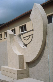 [Motif inséré dans le muret], 1988. © Région Bourgogne-Franche-Comté, Inventaire du patrimoine