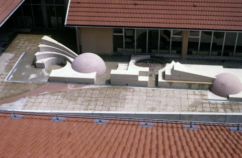 [Vue d'ensemble plongeante depuis le bâtiment à l'ouest], 1988. © Région Bourgogne-Franche-Comté, Inventaire du patrimoine