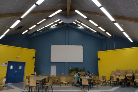 Site récent, bâtiment de l'administration : salle polyvalente. © Région Bourgogne-Franche-Comté, Inventaire du patrimoine Site récent, bâtiment de l'administration : salle polyvalente. © Région Bourgogne-Franche-Comté, Inventaire du patrimoine