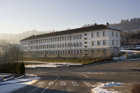 Site ancien : bâtiment du Greta (ancien internat de filles), depuis l'est. © Région Bourgogne-Franche-Comté, Inventaire du patrimoine Site ancien : bâtiment du Greta (ancien internat de filles), depuis l'est. © Région Bourgogne-Franche-Comté, Inventaire du patrimoine