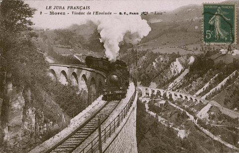 Morez - Viaduc de l'Evalude [locomotive à vapeur venant de Morez et franchissant le viaduc des Crottes], 1er quart 20e siècle. © Région Bourgogne-Franche-Comté, Inventaire du patrimoine