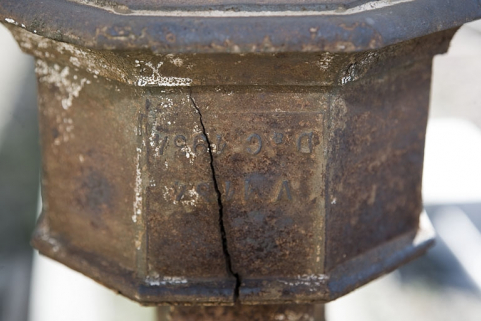 Inscriptions sur le support de la plaque. © Région Bourgogne-Franche-Comté, Inventaire du patrimoine
