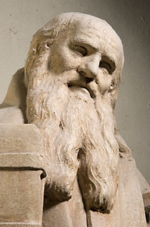 Détail : le visage, vue de trois quarts gauche. © Région Bourgogne-Franche-Comté, Inventaire du patrimoine