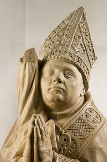 Détail : le visage, vue de trois quarts droit. © Région Bourgogne-Franche-Comté, Inventaire du patrimoine