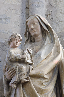 Détail : buste de la Vierge à 'Enfant, vue de trois quarts droit. © Région Bourgogne-Franche-Comté, Inventaire du patrimoine