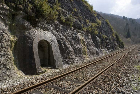 Cinquième abri (à gauche de la voie), de trois quarts gauche. © Région Bourgogne-Franche-Comté, Inventaire du patrimoine