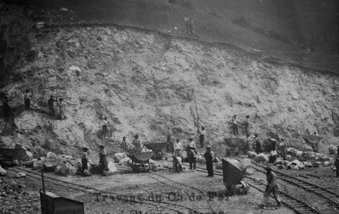 Travaux du Ch. de Fer de S. Claude à Morez [terrassement vers le point kilométrique 072.200 ?], vers 1910. © Région Bourgogne-Franche-Comté, Inventaire du patrimoine