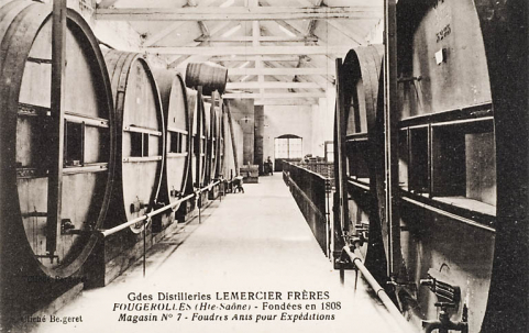 Grandes distilleries Lemercier Frères. Fougerolles [...] Magasin n° 7. Foudres anis pour expéditions. © Région Bourgogne-Franche-Comté, Inventaire du patrimoine