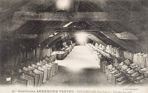 Grandes distilleries Lemercier Frères. Fougerolles (Haute-Saône) [...] [Grenier de vieillissement des bonbonnes]. © Région Bourgogne-Franche-Comté, Inventaire du patrimoine