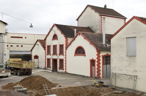 Atelier de fabrication et cuverie. Vue de trois quarts arrière. © Région Bourgogne-Franche-Comté, Inventaire du patrimoine