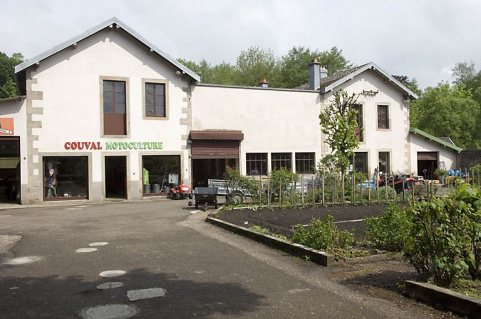 Chai et atelier de fabrication. Vue d'ensemble depuis le sud. © Région Bourgogne-Franche-Comté, Inventaire du patrimoine