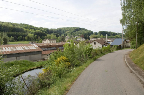 Ateliers de fabrication et bâtiment d'eau depuis le nord-est. © Région Bourgogne-Franche-Comté, Inventaire du patrimoine
