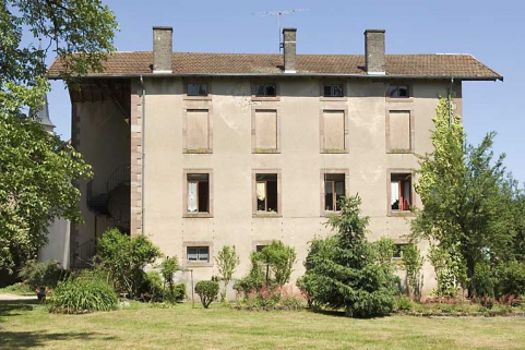 Atelier de distillation et chai (?). Façade sud-ouest. © Région Bourgogne-Franche-Comté, Inventaire du patrimoine
