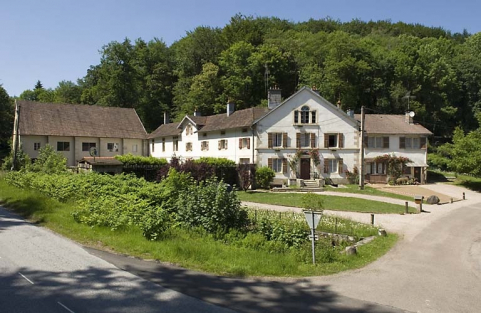 Ecole et logement (commune du Clerjus, 88). © Région Bourgogne-Franche-Comté, Inventaire du patrimoine Ecole et logement (commune du Clerjus, 88). © Région Bourgogne-Franche-Comté, Inventaire du patrimoine