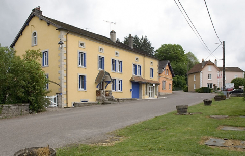 Vue d'ensemble depuis l'ouest. © Région Bourgogne-Franche-Comté, Inventaire du patrimoine