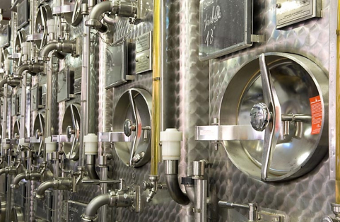 Chai. Détail des cuves. © Région Bourgogne-Franche-Comté, Inventaire du patrimoine