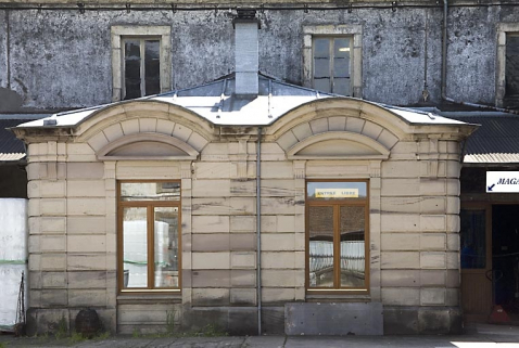 Bureaux. Mur sud de la cour. © Région Bourgogne-Franche-Comté, Inventaire du patrimoine