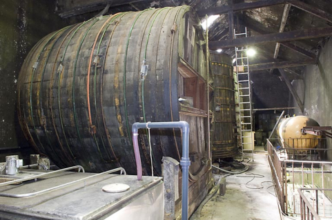Etage de la cuverie. Foudres. © Région Bourgogne-Franche-Comté, Inventaire du patrimoine