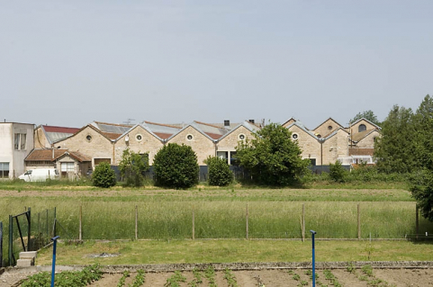 Vue d'ensemble depuis le sud-est. © Région Bourgogne-Franche-Comté, Inventaire du patrimoine Vue d'ensemble depuis le sud-est. © Région Bourgogne-Franche-Comté, Inventaire du patrimoine