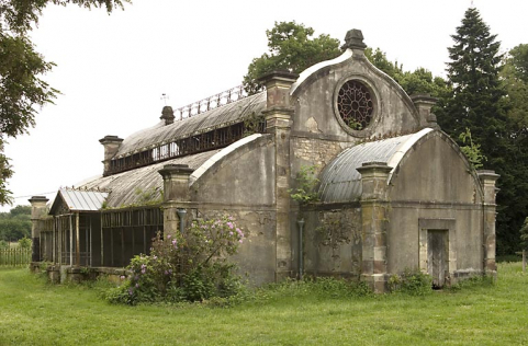 Serre. Vue de trois quarts. © Région Bourgogne-Franche-Comté, Inventaire du patrimoine