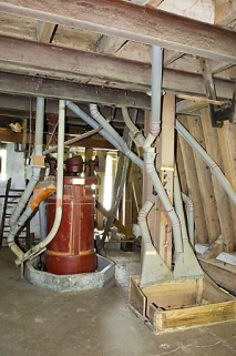 Rez-de-chaussée. Laveuse-essoreuse Teisset-Rose-Brault. © Région Bourgogne-Franche-Comté, Inventaire du patrimoine