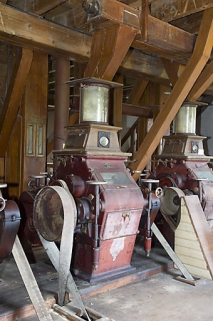 Premier étage. Appareil à cylindres doubles (convertissage). Vue de trois quarts gauche. © Région Bourgogne-Franche-Comté, Inventaire du patrimoine