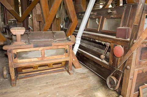 Deuxième étage. Bluterie Cusson Frères et sasseur. © Région Bourgogne-Franche-Comté, Inventaire du patrimoine