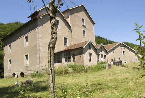 Vue de trois quarts arrière. © Région Bourgogne-Franche-Comté, Inventaire du patrimoine