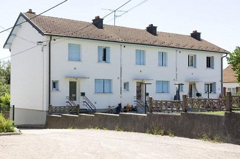 Logement ouvrier collectif (n° 36-38). Vue de trois quarts arrière. © Région Bourgogne-Franche-Comté, Inventaire du patrimoine