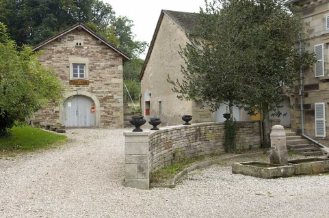 Four à pain et pignon de l'atelier de distillation primitif. © Région Bourgogne-Franche-Comté, Inventaire du patrimoine