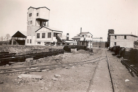 L'ensemble de concassage et la centrale électrique depuis l'ouest. © Région Bourgogne-Franche-Comté, Inventaire du patrimoine
